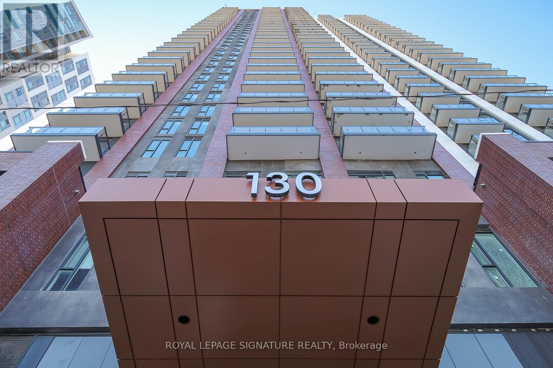 130 River St in Toronto, ON - Building Photo