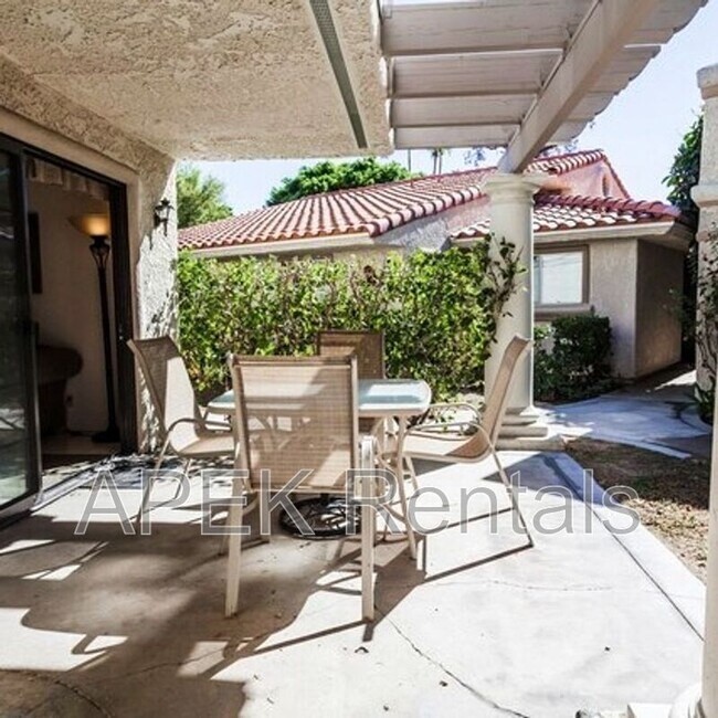 2001 E Camino Parocela in Palm Springs, CA - Building Photo - Building Photo