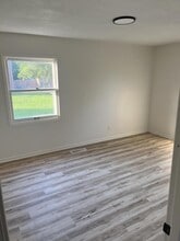 103 N Russell St in Marion, IL - Building Photo - Building Photo