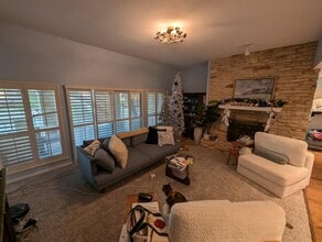 208 Crescent Bluff in Lakeway, TX - Building Photo - Building Photo