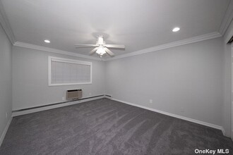 10 Westgate Dr-Unit -FA05 in Bohemia, NY - Foto de edificio - Building Photo
