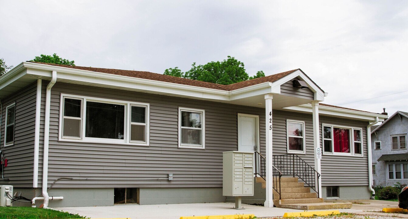 425 W New York Ave in Creston, IA - Building Photo