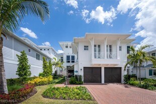 237 13th St S in Naples, FL - Building Photo