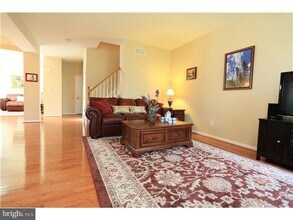 26 Tree Swallow Dr in Princeton, NJ - Building Photo - Building Photo