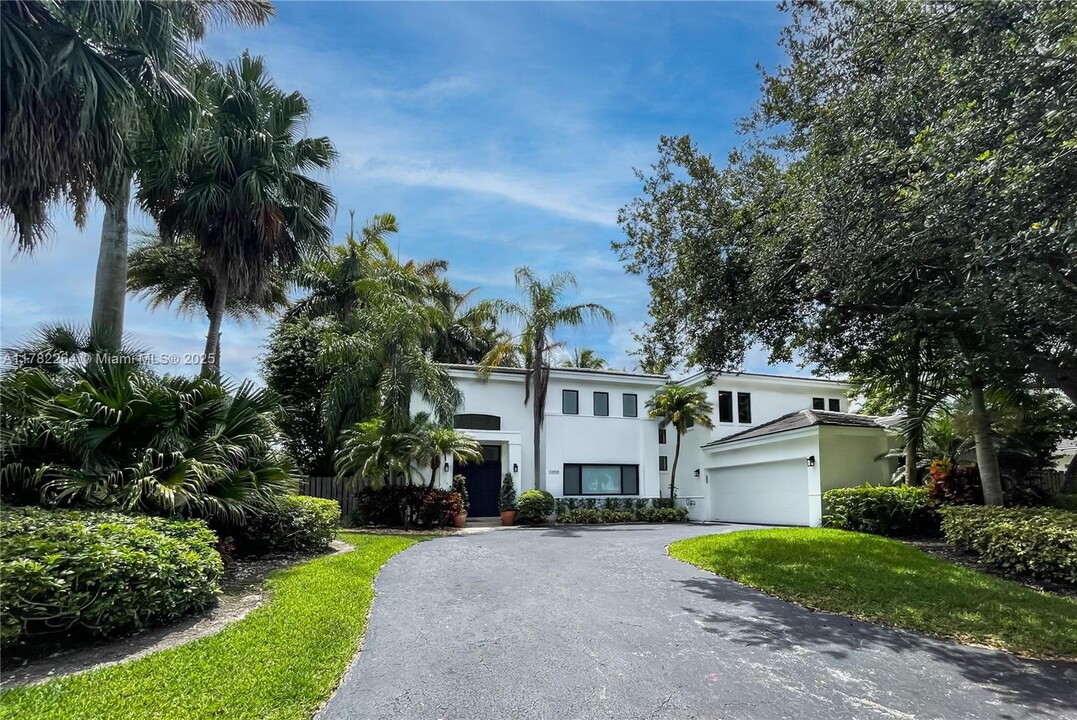 14950 SW 76th Ct in Palmetto Bay, FL - Building Photo