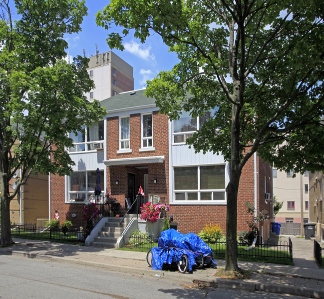 21 Norris Cres in Toronto, ON - Building Photo - Building Photo