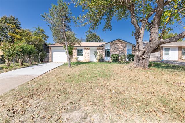 2318 May Ln in Grand Prairie, TX - Building Photo