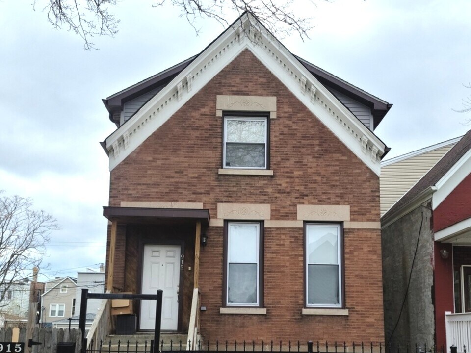 915 N Monticello Ave in Chicago, IL - Building Photo