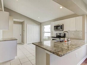 7692 Stonebrook Cir in Zephyrhills, FL - Building Photo - Building Photo