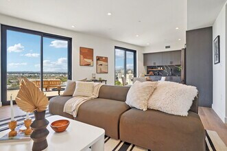 The Spaulding in Los Angeles, CA - Foto de edificio - Building Photo