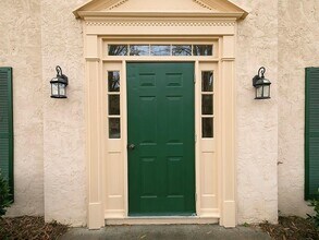 8950 Carroll Manor Dr in Atlanta, GA - Building Photo - Building Photo