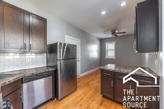 4452 N Sheridan Rd, Unit 2 in Chicago, IL - Building Photo - Building Photo