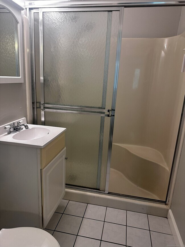 100 Oxbow Dr in Glastonbury, CT - Building Photo - Building Photo