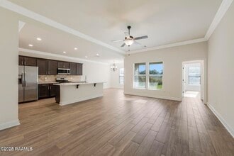 206 Sparrowhawk St in Broussard, LA - Building Photo - Building Photo