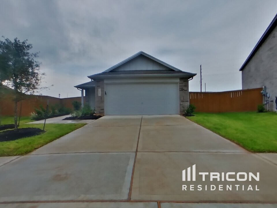 3013 Dawn Sound Dr in Park Row, TX - Building Photo
