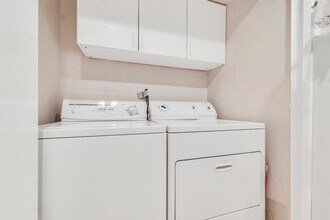 28010 Tiffany Ln, Unit 309 in Santa Clarita, CA - Foto de edificio - Building Photo