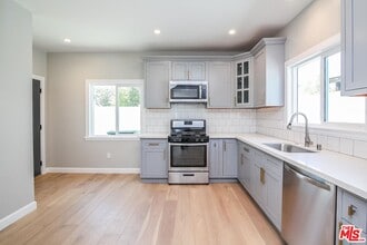 1239 S Highland Ave in Los Angeles, CA - Building Photo - Building Photo