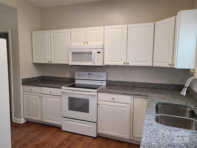 7405 Wapiti Ct in Charlotte, NC - Building Photo - Building Photo