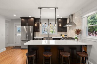 135 Rowe St in Auburndale, MA - Building Photo - Building Photo