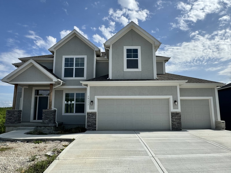 19171 W 109th Pl in Olathe, KS - Building Photo