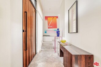 1588 N Doheny Dr in Los Angeles, CA - Building Photo - Building Photo