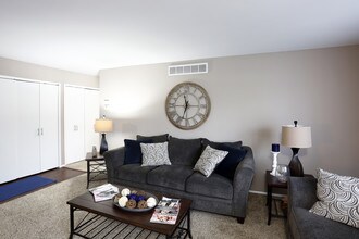 Carriage Hill Apartments - Dearborn Heights in Dearborn Heights, MI - Foto de edificio - Interior Photo