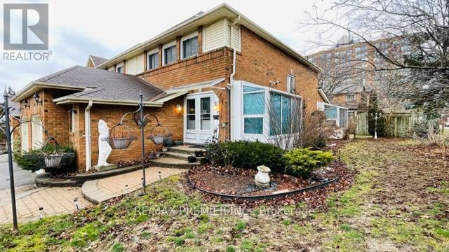 35 Davies Crescent in Whitby, ON - Building Photo - Building Photo