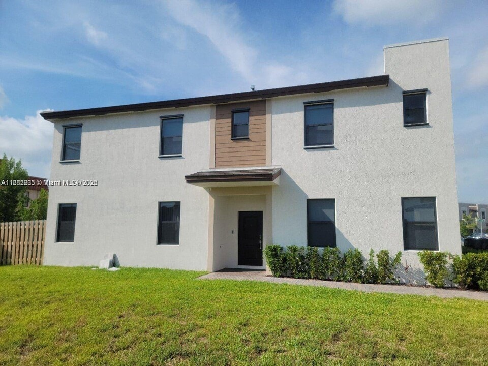 796 NE 208th Ln in North Miami Beach, FL - Building Photo