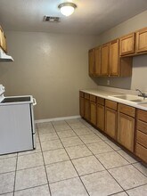 218 E 14th St-Unit -Apt E in Ada, OK - Building Photo - Building Photo