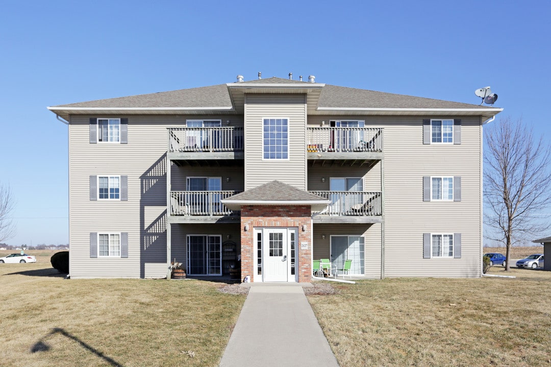 Sycamore Apartments in Iowa City, IA - Foto de edificio