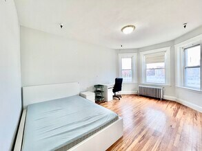 1330 Commonwealth Ave, Unit 6 in Boston, MA - Building Photo - Building Photo