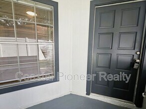 1407 Mohrlake Dr in Brandon, FL - Building Photo - Building Photo