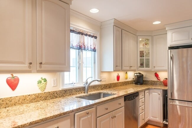16 Ocean St in Salisbury, MA - Building Photo - Building Photo