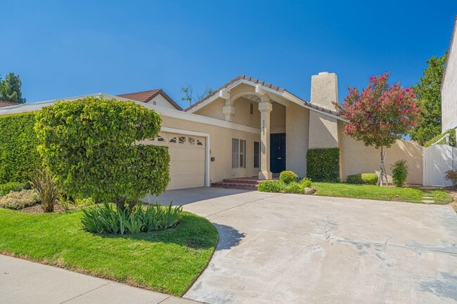 property at 23627 Vía Beguine