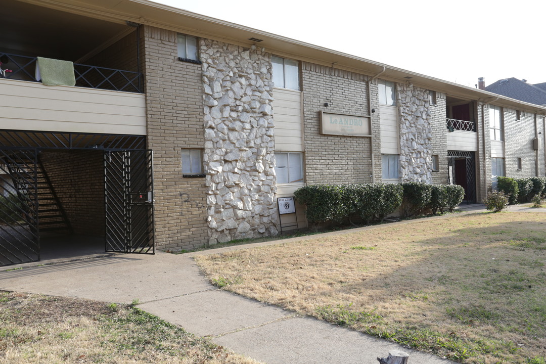 Le Andro Apartments in Dallas, TX - Building Photo