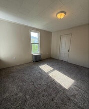 202 E Cumberland Rd, Unit 2 in Enola, PA - Foto de edificio - Building Photo