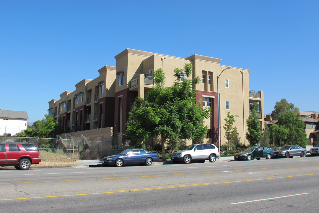 Vista Crest in Sylmar, CA - Building Photo