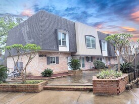 1801 Stoney Brook Dr in Houston, TX - Building Photo
