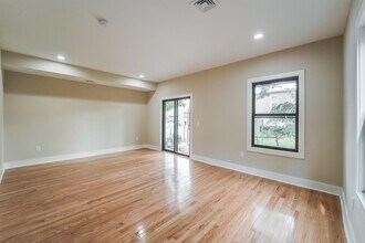 58 Hutton St in Jersey City, NJ - Building Photo - Building Photo