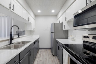 Serafina at South Mountain in Phoenix, AZ - Foto de edificio - Interior Photo