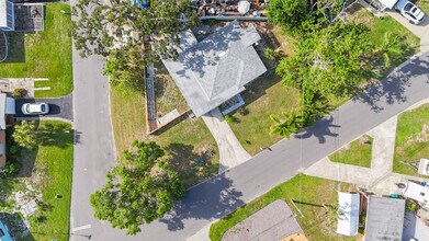 6647 Hibiscus Ave S in South Pasadena, FL - Building Photo - Building Photo