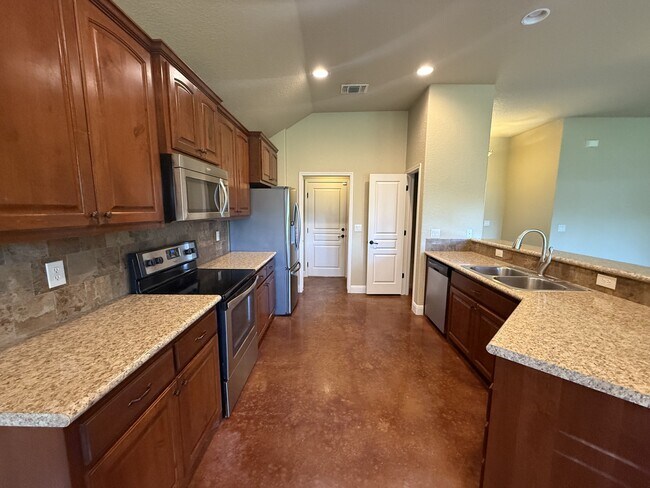 2011 Sungate Dr in New Braunfels, TX - Building Photo - Building Photo