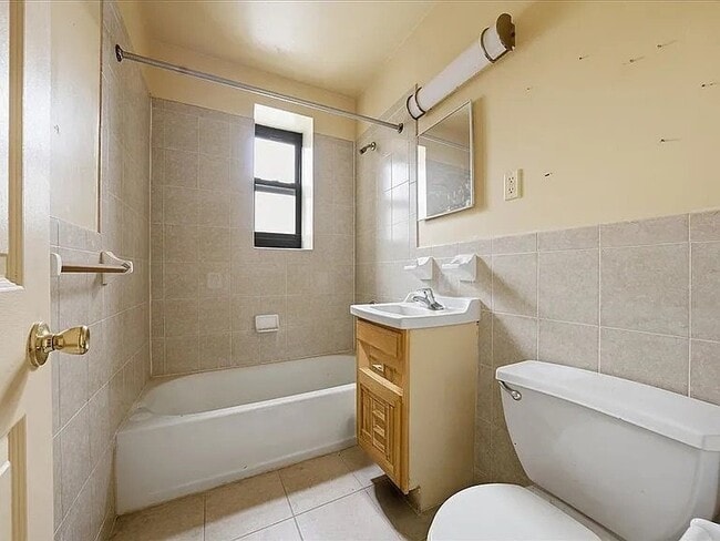 property at 1715 Nelson Ave