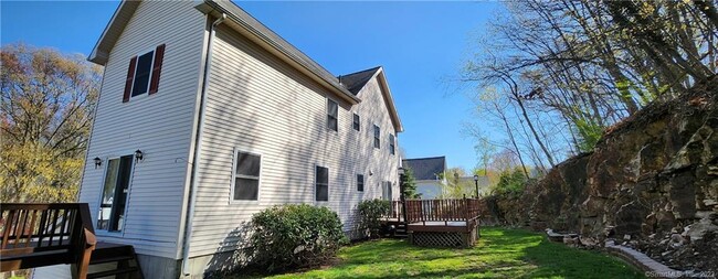 30 Basking Brook Rd in Shelton, CT - Building Photo - Building Photo