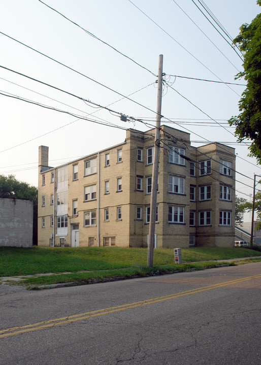 817 5th St NW in Canton, OH - Building Photo