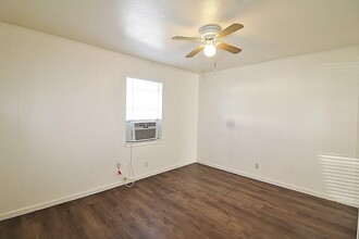 715 E 3rd St-Unit -4 in Weatherford, TX - Foto de edificio - Building Photo