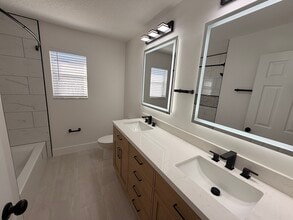 1042 Ballyshannon Pky in Orlando, FL - Foto de edificio - Building Photo