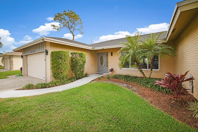 4422 Brandywine Dr in Boca Raton, FL - Building Photo - Building Photo