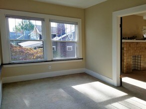532 Lincoln Ave, Unit 1 in Erie, PA - Building Photo - Building Photo