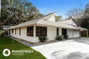 1054 Mohegan Rd in Venice, FL - Building Photo